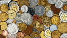 Why Are Some Quarters Painted Red? Value of Colored, Gold, and Colorized Quarters